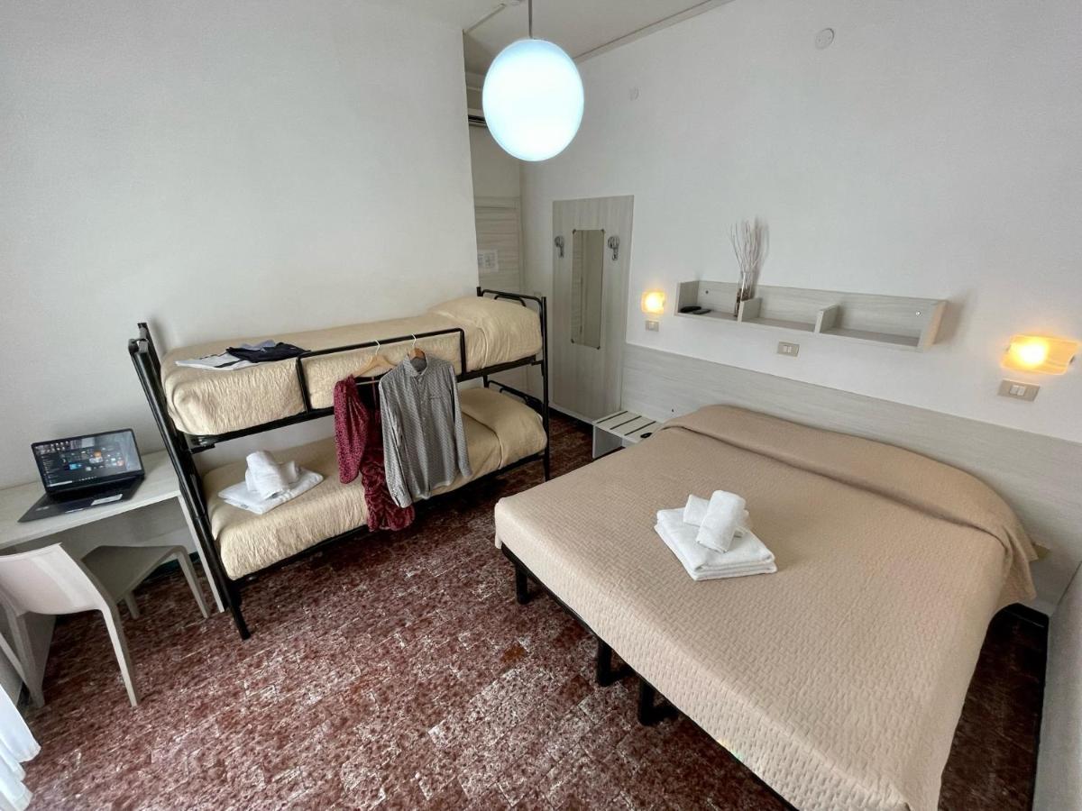 Hotel Napoleon Riccione Luaran gambar