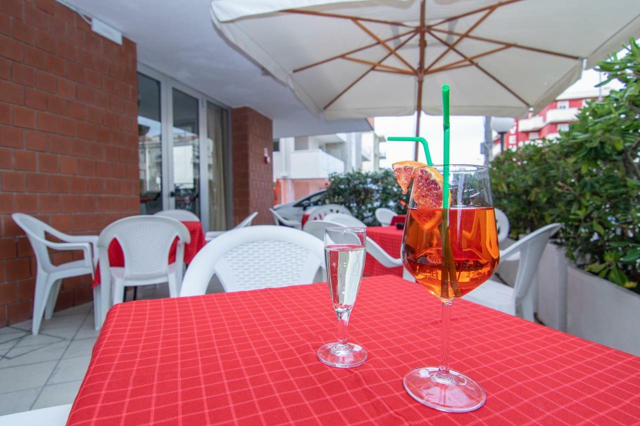 Hotel Napoleon Riccione Luaran gambar