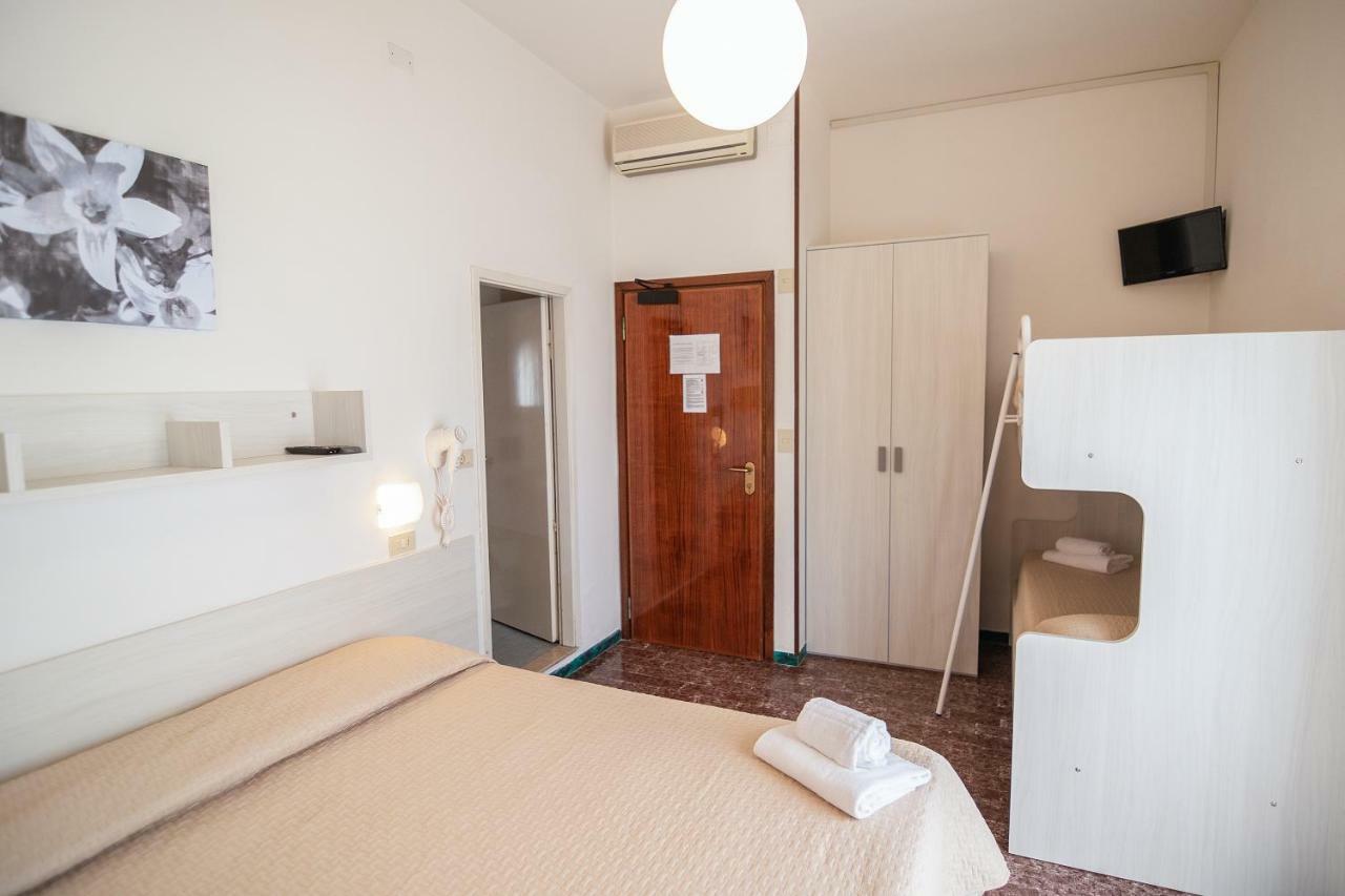 Hotel Napoleon Riccione Luaran gambar