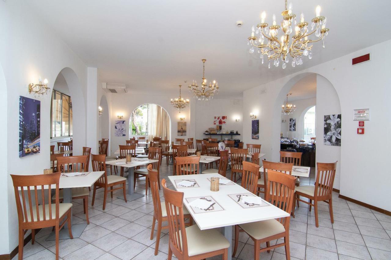 Hotel Napoleon Riccione Luaran gambar