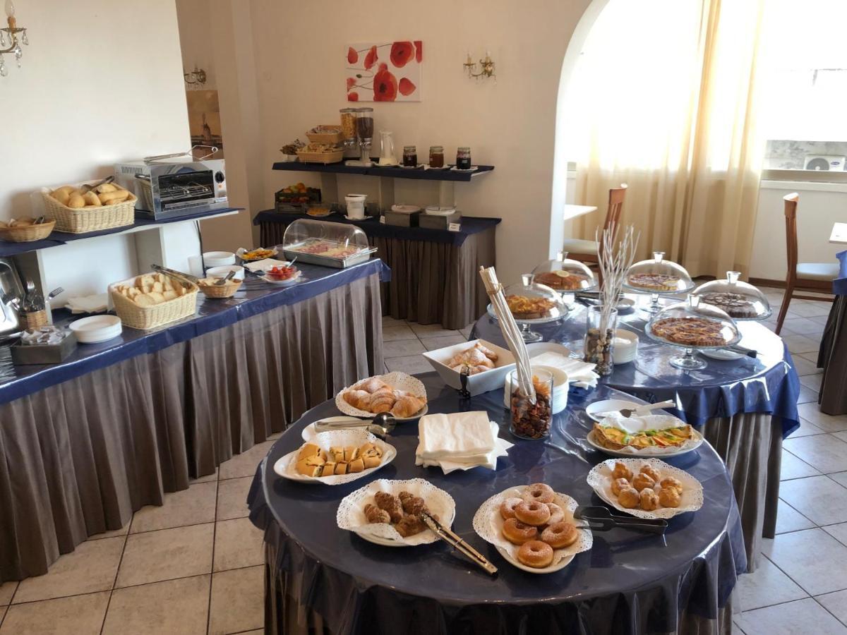 Hotel Napoleon Riccione Luaran gambar